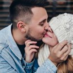 ζωδια με ποιο περιεργο τροπο δειχνουν οτι σε θελουν 1