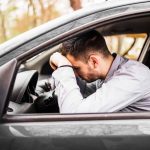 γιατι σφυριζει το αυτοκινητο, απελπισμενοσ αντρασ