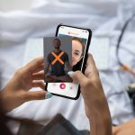 πωσ θα μαθω αν εχει Tinder, κοιτα τα social