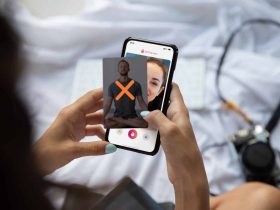 πωσ θα μαθω αν εχει Tinder, κοιτα τα social