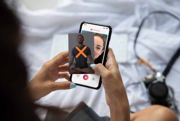 πωσ θα μαθω αν εχει Tinder, κοιτα τα social