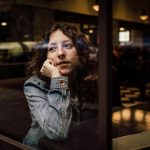 Πως θα καταλαβω τι σκεφτεται για μενα, κοπελα ερωτευμενη σκεφταται