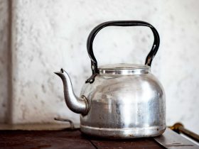 Πωσ να καθαρισω τα αλατα απο τον βραστηρα ευκολα και γρηγορα;