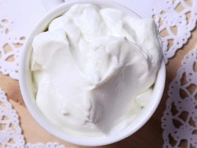 Τι να κανω το γιαουρτι που ληγει; Γλυκα μεληγμενο γιαουρτι