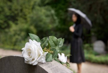 τι συμβολιζουν τα λουλουδια για τουσ νεκρουσ