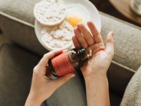 τι θα συμβει στο σωμα αν υπαρχιε ελλειψη τησ Β12, γυναικα με βιταμινες